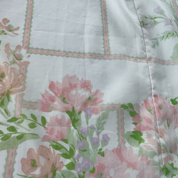 Vintage 80s pleated curtain, pastel pink green floral bouquet, single panel - Picture 4 of 10